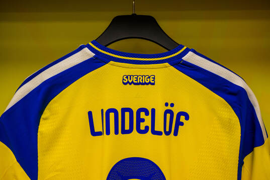 Jersey of Victor Nilsson Lindelöf in the dressing room of