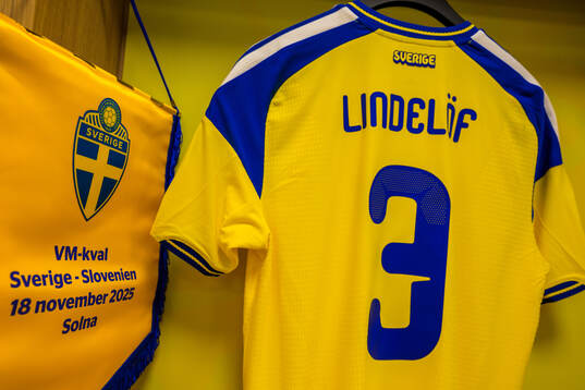 Jersey of Victor Nilsson Lindelöf in the dressing room of