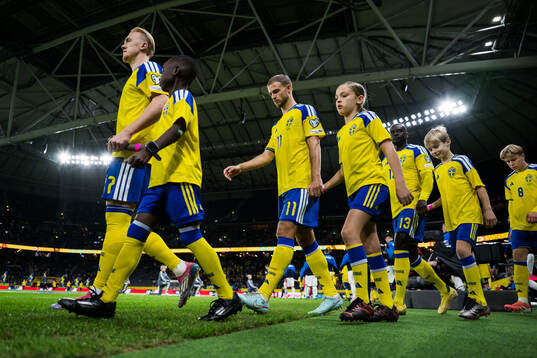Isac Lidberg, Gustav Lundgren and Ken Sema of Sweden enter