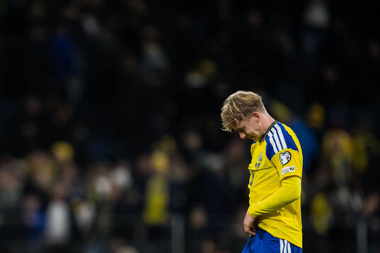 Daniel Svensson of Sweden looks dejected