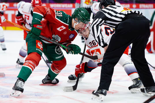 Nicklas Lasu of Frölunda and Matias Bachelet of Grenoble