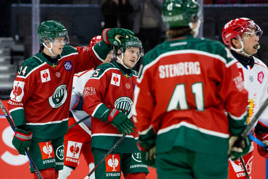 Arttu Ruotsalainen of Frölunda celebrates