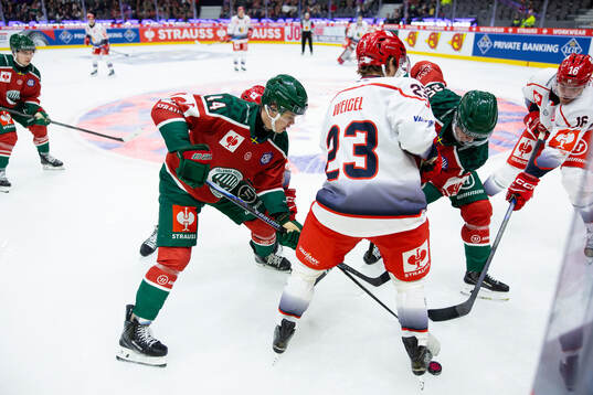 Noah Dower Nilsson and Arttu Ruotsalainen of Frölunda