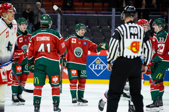 Arttu Ruotsalainen of Frölunda celebrates