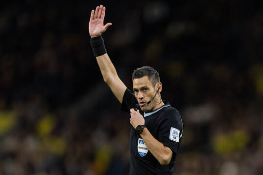 Referee Maurizio Mariani