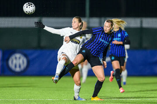 Anna Anvegård of Häcken and Irene Santi of Inter