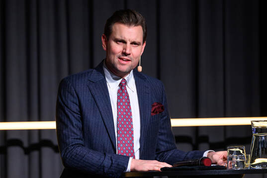 Patrik Åman, konferencier