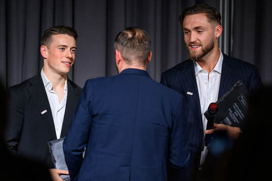 Mjällbys Elliot Stroud och målvakt Noel Törnqvist tar