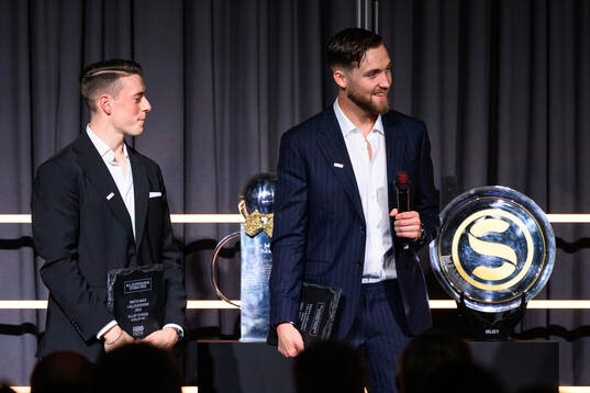 Mjällbys Elliot Stroud och målvakt Noel Törnqvist tar