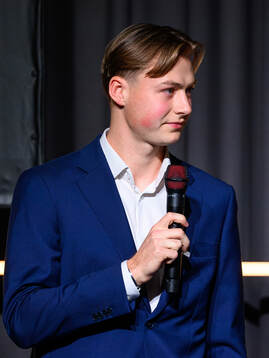 Halmstads Hjalmar Åberg tar emot priset för årets