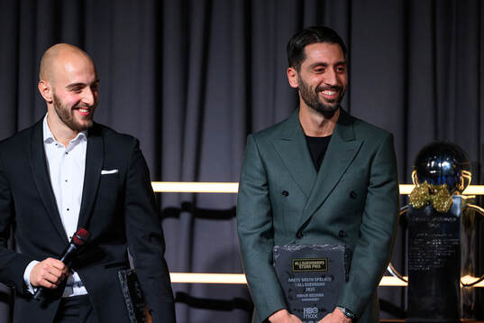 Örgrytes Amel Mujanic och Hammarbys Nahir Besara tar emot