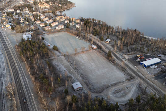 Drönarvy över Stockvik och fotbollsplanen känd som