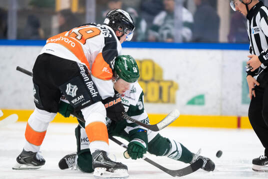 Karlskrona HKs Viktor Smeds och Tingsryds AIFs Vincent
