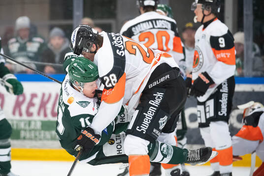 Tingsryds AIFs Isac Nielsen och Karlskrona HKs Elias
