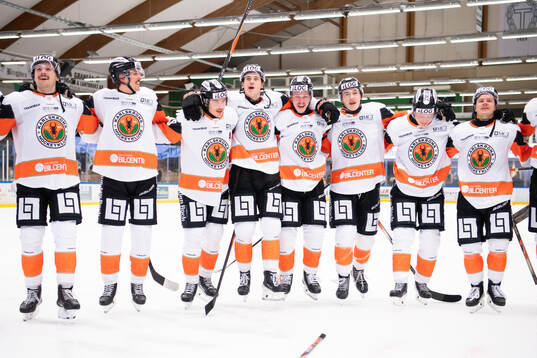 Karlskronas spelare jublar