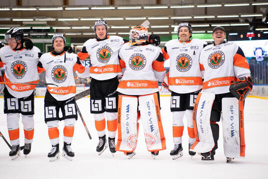 Karlskronas spelare jublar