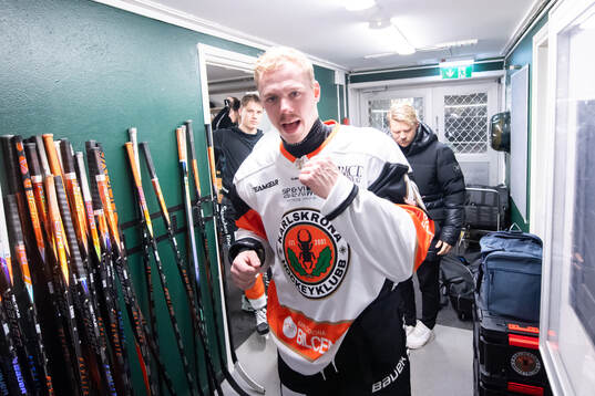 Karlskrona HKs Oscar Hagman jublar