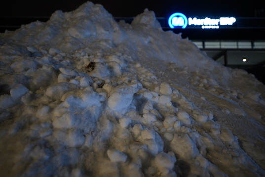 Snö utanför Monitor ERP Arena