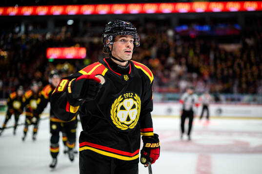 Brynäs Axel Andersson jublar