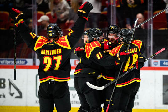 Brynäs Axel Andersson jublar