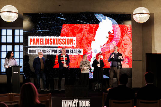 Giselle Abbas, moderator, Magnus Hjelte-Åkerblom,