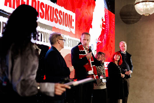 Giselle Abbas, moderator, Magnus Hjelte-Åkerblom,