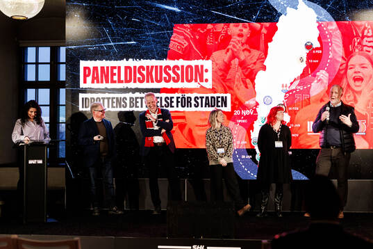 Giselle Abbas, moderator, Magnus Hjelte-Åkerblom,