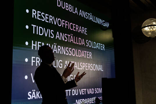 Carl-Magnus Svensson, Överlöjtnant och chef