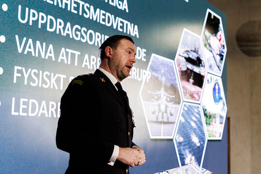 Carl-Magnus Svensson, Överlöjtnant och chef