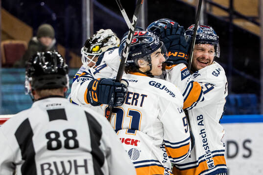 Växjös Sebastian Strandberg jublar