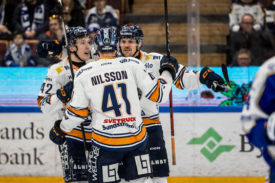 Växjös Joel Persson jublar