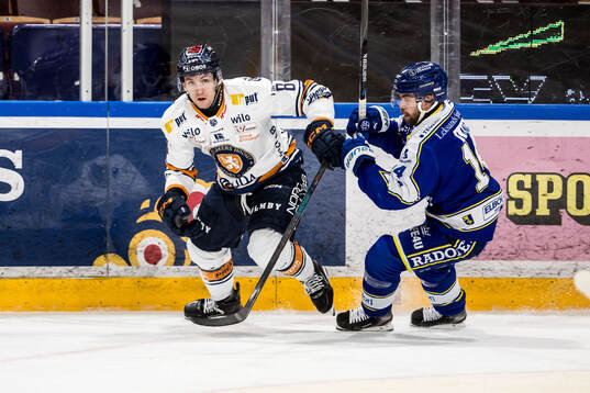 Växjös Zachary Giuttari och Leksands Oskar Lang
