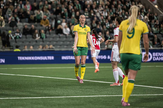 Ellen Wangerheim and Anna Jøsendal of Hammarby reacts