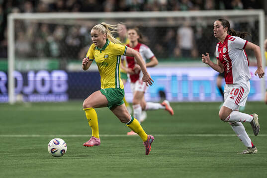 Anna Jøsendal of Hammarby and Isa Colin of Ajax