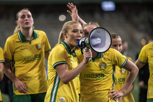 Smilla Holmberg and Julie Blakstad of Hammarby celebrates