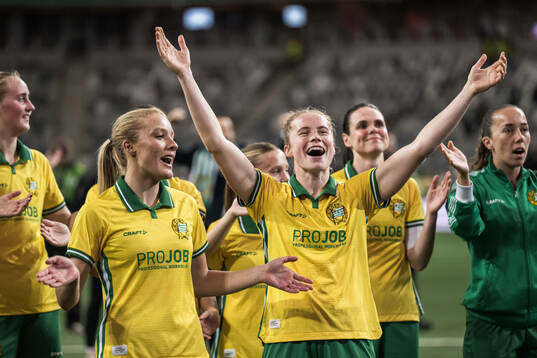 Smilla Holmberg and Julie Blakstad of Hammarby celebrates