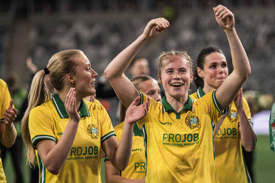 Smilla Holmberg and Julie Blakstad of Hammarby celebrates