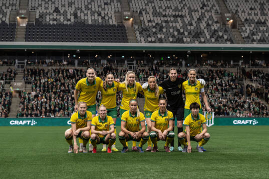 The starting eleven of of Hammarby pose for a team photo