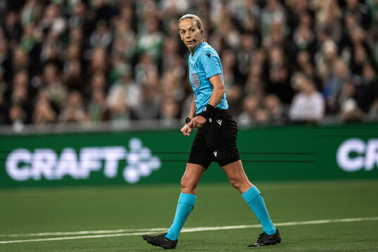 Referee Ivana Martincic