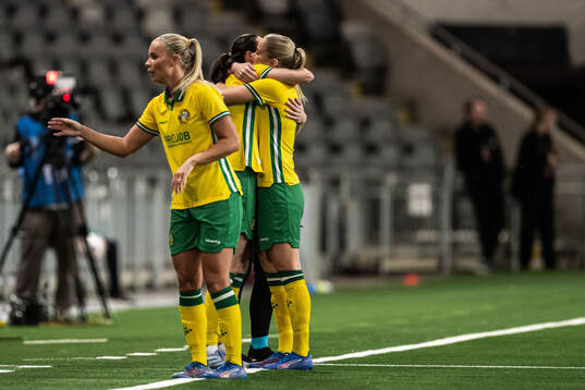 Simone Boye Sørensen and Alice Carlsson of Hammarby