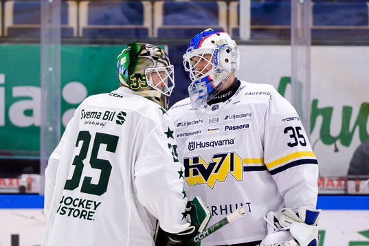 Färjestads målvakt Melker Thelin och HV71s målvakt Olof