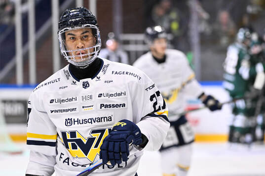 HV71s Jonathan Ang deppar