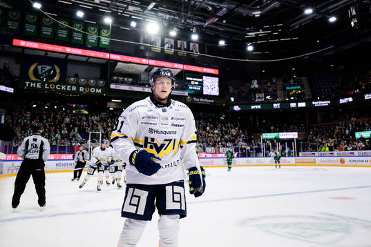 HV71s Aleksi Heponiemi jublar