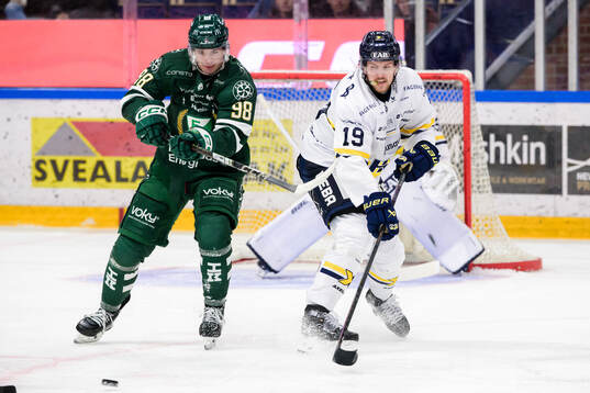 Färjestads Marian Studenic och HV71s Niklas Hansson