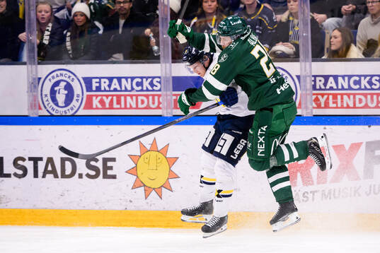 HV71s Axel Rindell och Färjestads Emil Alba
