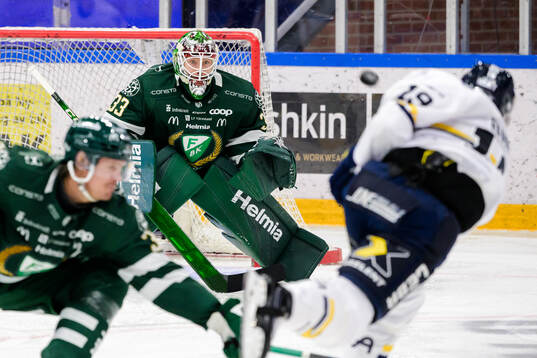 Färjestads målvakt Emil Larmi