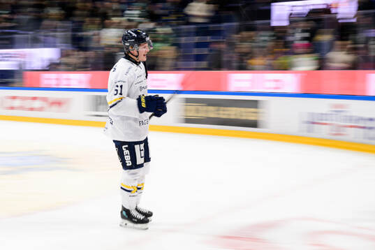 HV71s Axel Rindell deppar