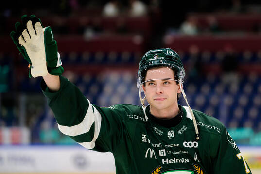 Färjestads Viktor Lodin jublar