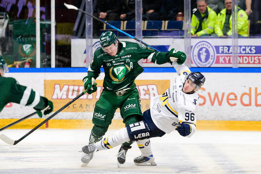 Färjestads Joakim Nygård och HV71s Nikola Pasic