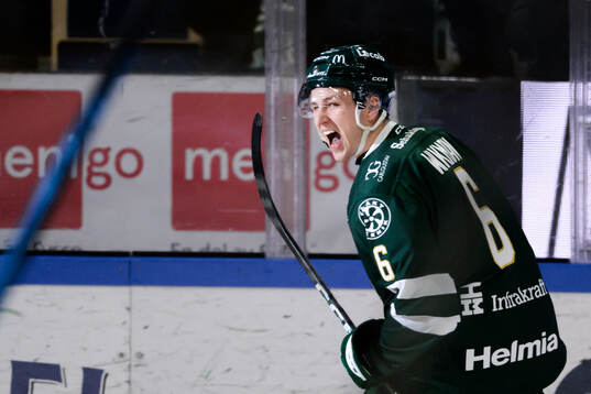 Färjestads Albert Wikman jublar